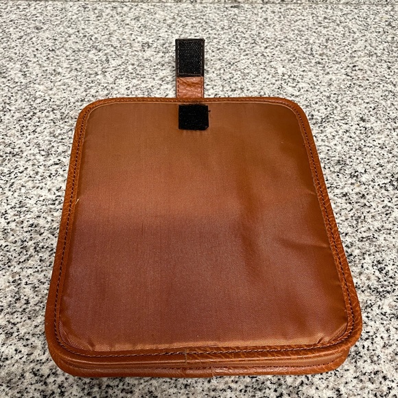 EUC Generic lightly padded iPad cover w/velcro closure tab‼️ iPad not included‼️ - Picture 4 of 14